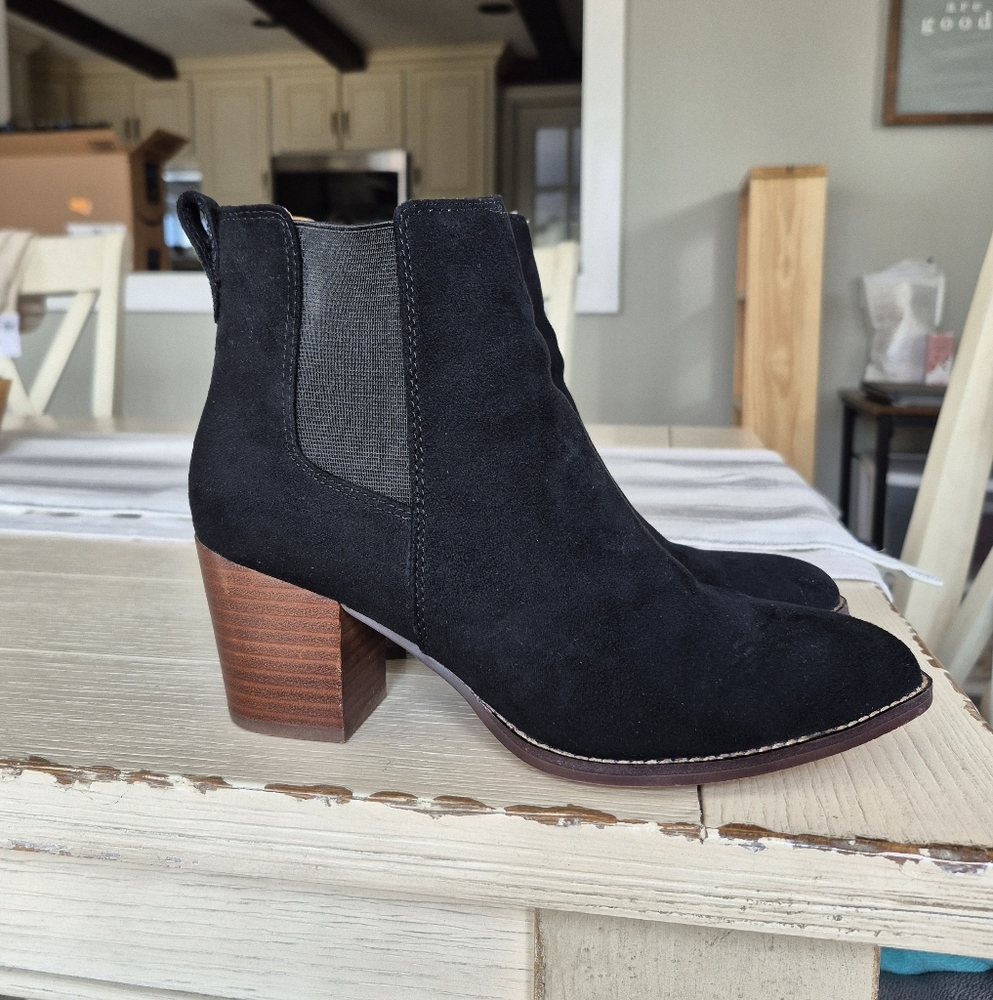 EUC J CREW Size 7 Black Suede Booties